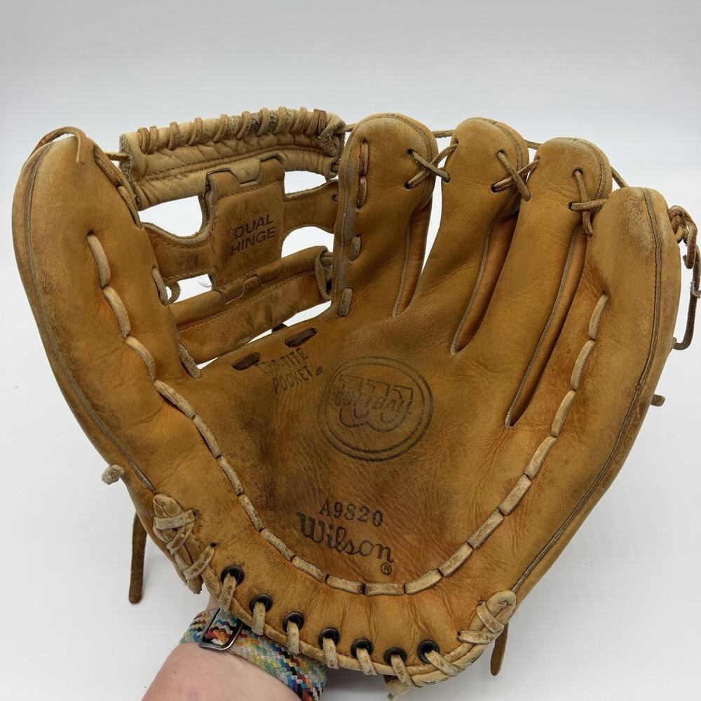 Wilson SB A9820 Leather Baseball Mitt Grip Tite Pocket Triple Lock Web Glove RHT